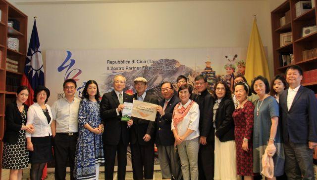 WHO宣達團滿載國際挺台氛圍 到駐教廷使館打氣