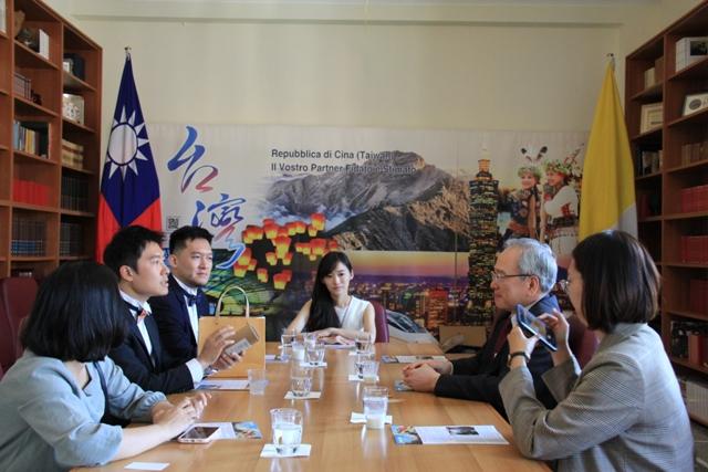 李大使親自接待慕耕活品牌總監張紹強等一行人。