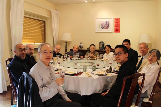 中華民國駐教廷大使館與在羅馬的神職人員及友人共度端午佳節。