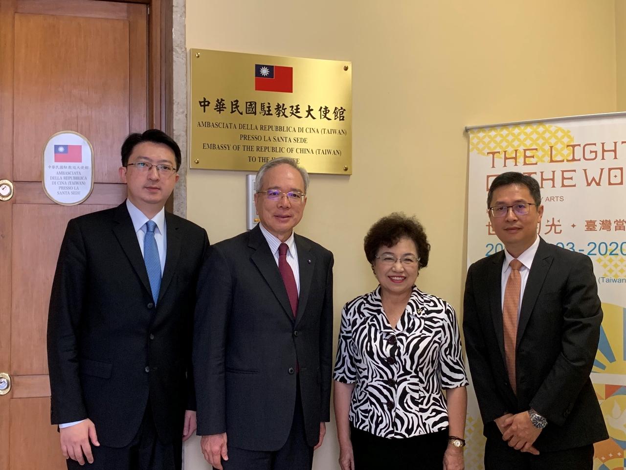 監察委員江綺雯來館視察並參觀臺灣當代藝術展。