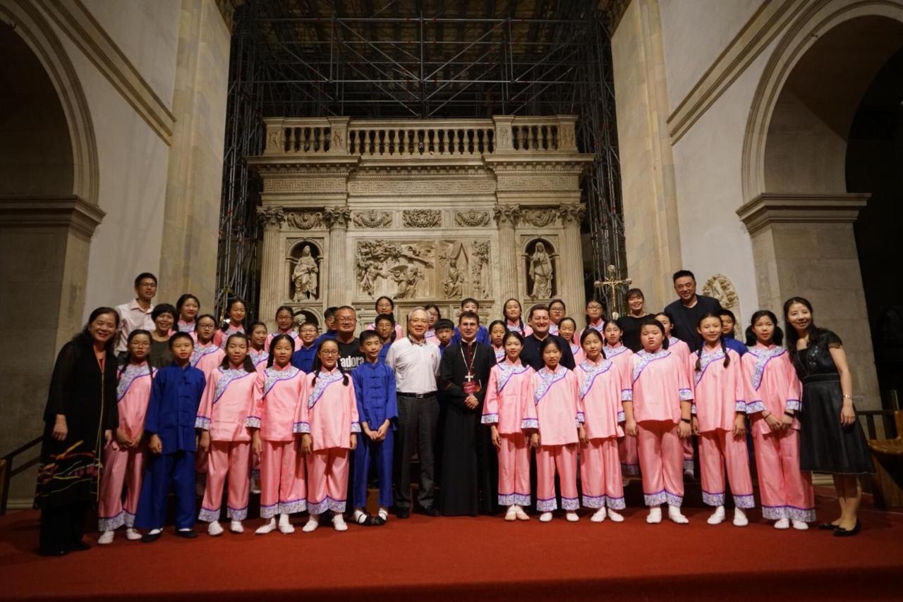 李大使世明前往義大利北部Loreto，支持與慰勞出席第59屆義大利Loreto聖樂節的苗栗建國國小合唱團。