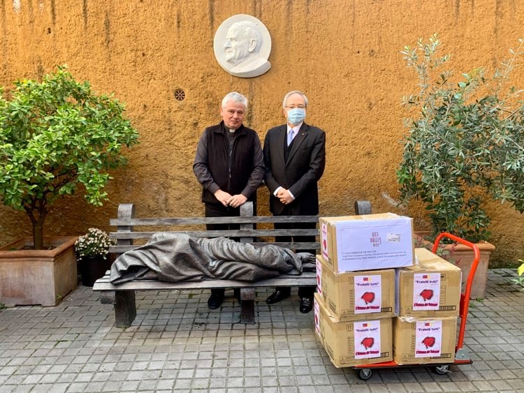 駐教廷大使館向教廷賑濟所捐贈由池上青農魏瑞廷提供的一批台灣池上好米。約斯基盛讚台灣米非常好吃，並感謝駐教廷大使館積極響應教宗在「眾位弟兄」通諭中的呼籲，多次慷慨幫助教宗最重視的遊民、難民。
李大使表示，駐教廷大使館在疫情期間多次秉持「台灣能幫忙」精神，向教廷與各天主教修會、醫院捐贈口罩和罐頭等防疫民生物資。這次再度代表台灣青農捐贈享譽全球的池上米，希望在歲末年終為弱勢團體寒冬送暖。