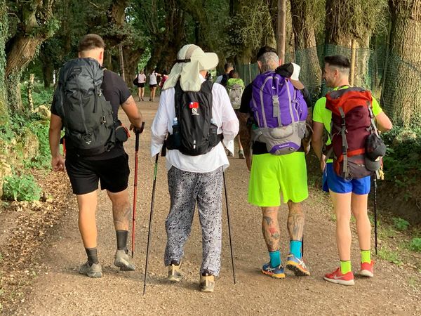 駐教廷大使李世明在教廷多位樞機主教鼓勵，踏上西班牙知名「聖雅各朝聖之路」，5天徒步苦行115公里，為台灣祈福。

這項「為台灣而走」的朝聖，除滿載著此行一路來自世界各地朋友對台灣的祝福，更透過苦行、默想與祈禱，為台灣、世界和平、中國地下教友、移民、難民、貧民、疫情遠離、地球常綠等意念祈禱。

更逐日針對
走出自我，與他人相遇
走出冷漠自私，開創和平之路
走出打壓限制，擁抱 #宗教自由
默想主題：走出疫情陰影，愛護地球生態
走出偏見排他，繁榮移民社會
等主題進行默想。

