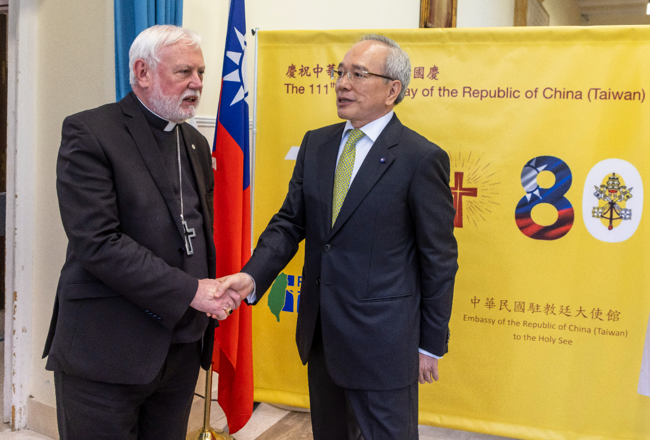 今年是中華民國111年國慶，也是台梵建交80週年，同時是教廷首位宗座代表剛恆毅樞機主教（Celso Costantini）派駐中華民國100週年，三個特別值得紀念的里程碑，讓今年國慶更具特別意義。本館舉辦慶祝國慶酒會，教廷外長蓋拉格（Paul Gallagher）等多位高階神職人員出席。蓋拉格致詞時特別感謝台灣持續提供各項人道援助，並支持世界各地神職人員的福傳工作。