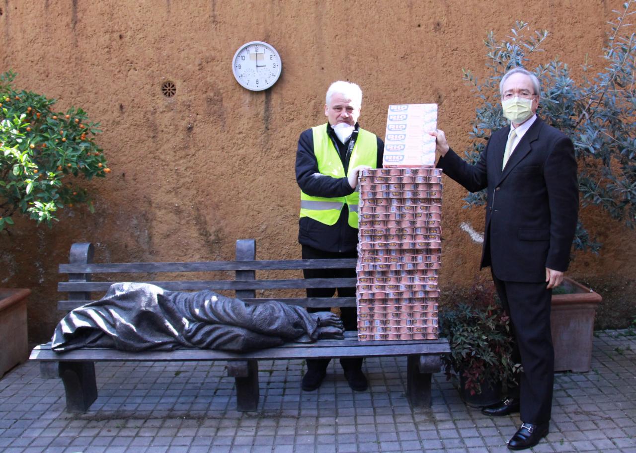 Taiwan’s embassy in the Vatican City donated 600 tuna cans to Cardinal Konrad Krajewski.
