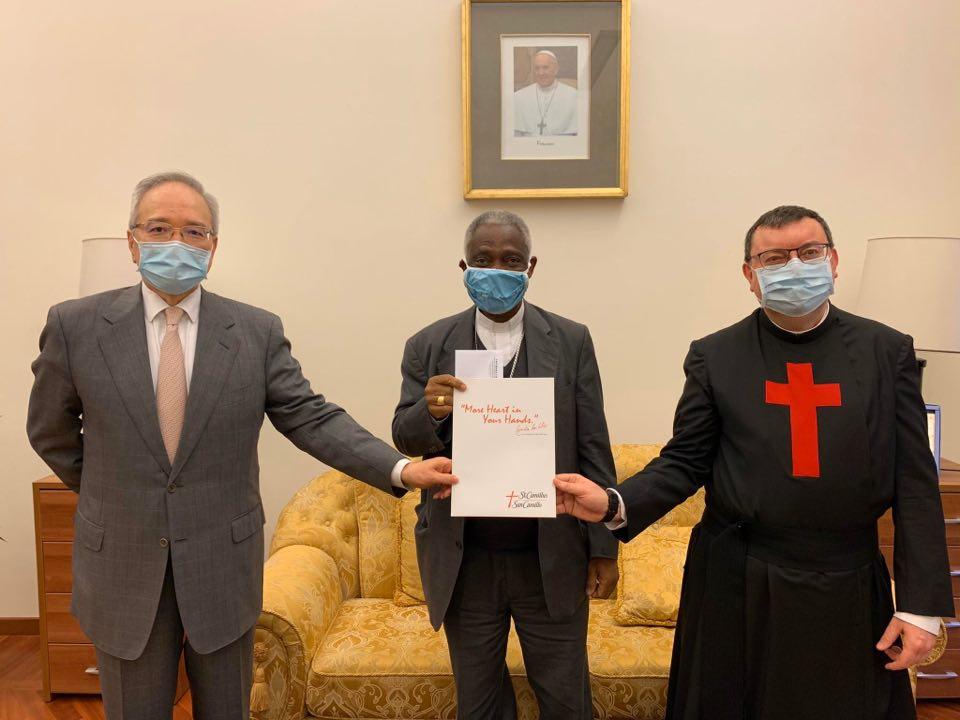 As emphasized by H.E. Matthew Lee, Ambassador of the Republic of China (TAIWAN) to the Holy See, the outpouring of support from the Taiwan people to a fundraising campaign led by the CADIS Foundation of the Camillian Order in Rome, has resulted into a donation of EUR30,000.00 to the Vatican Covid-19 Commission recently established by Pope Francis. The donation was presented by Br. Jose Ignacio Saez, President of CADIS in Rome, to H.E. Cardinal Peter Turkson, Prefect of the Dicastery for the Promotion of Integral Human Development. The amount would be used to help the poor and most vulnerable members of the “human family” in Africa and other parts of the world in the face of the pandemic.