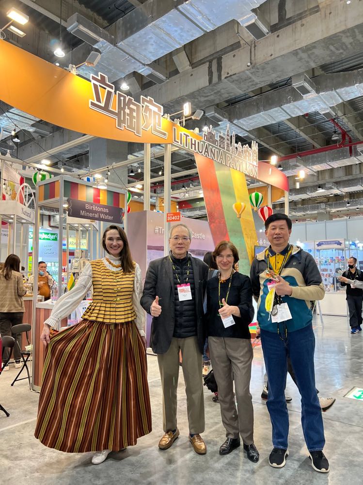 Amb. Lee participated the Taipei International Food Expo and showed the support to Lithuanian food industries.