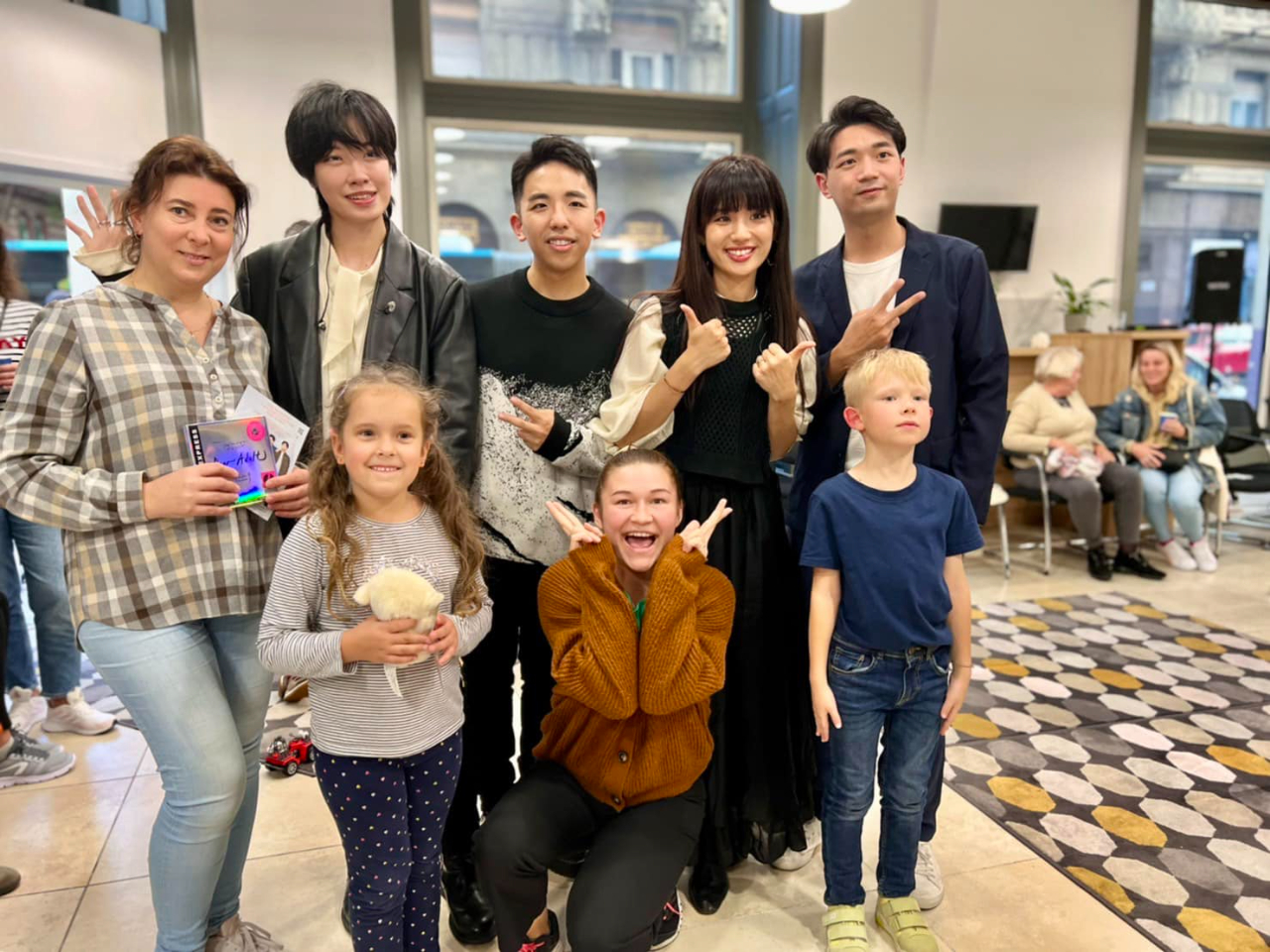 「尋人啟事The Wanted」用溫暖的歌聲給予難民支持，並和來自烏克蘭的新朋友們用音樂互動，給大家來自台灣的滿滿正能量。