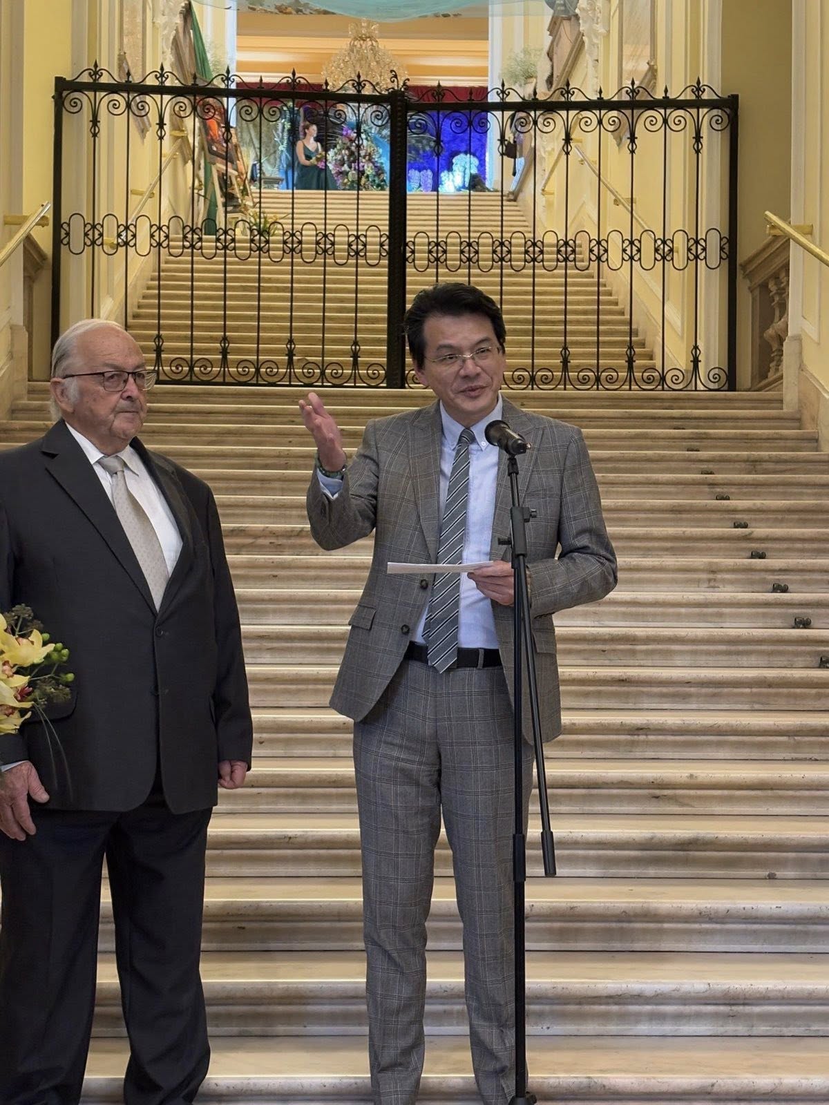 王代表受邀於蘭花展開幕式中致詞