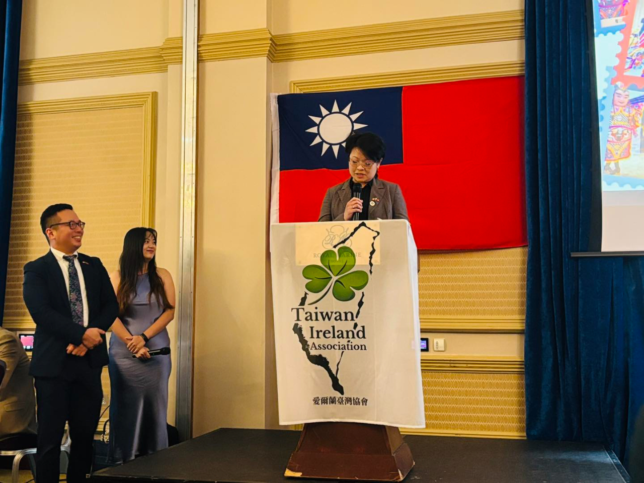 都柏林中文學校劉淑慧校長為114年僑界國慶餐會邀請愛爾蘭舞團 The Dowling School of Irish Dancing 在現場帶來精采踢踏舞表演。