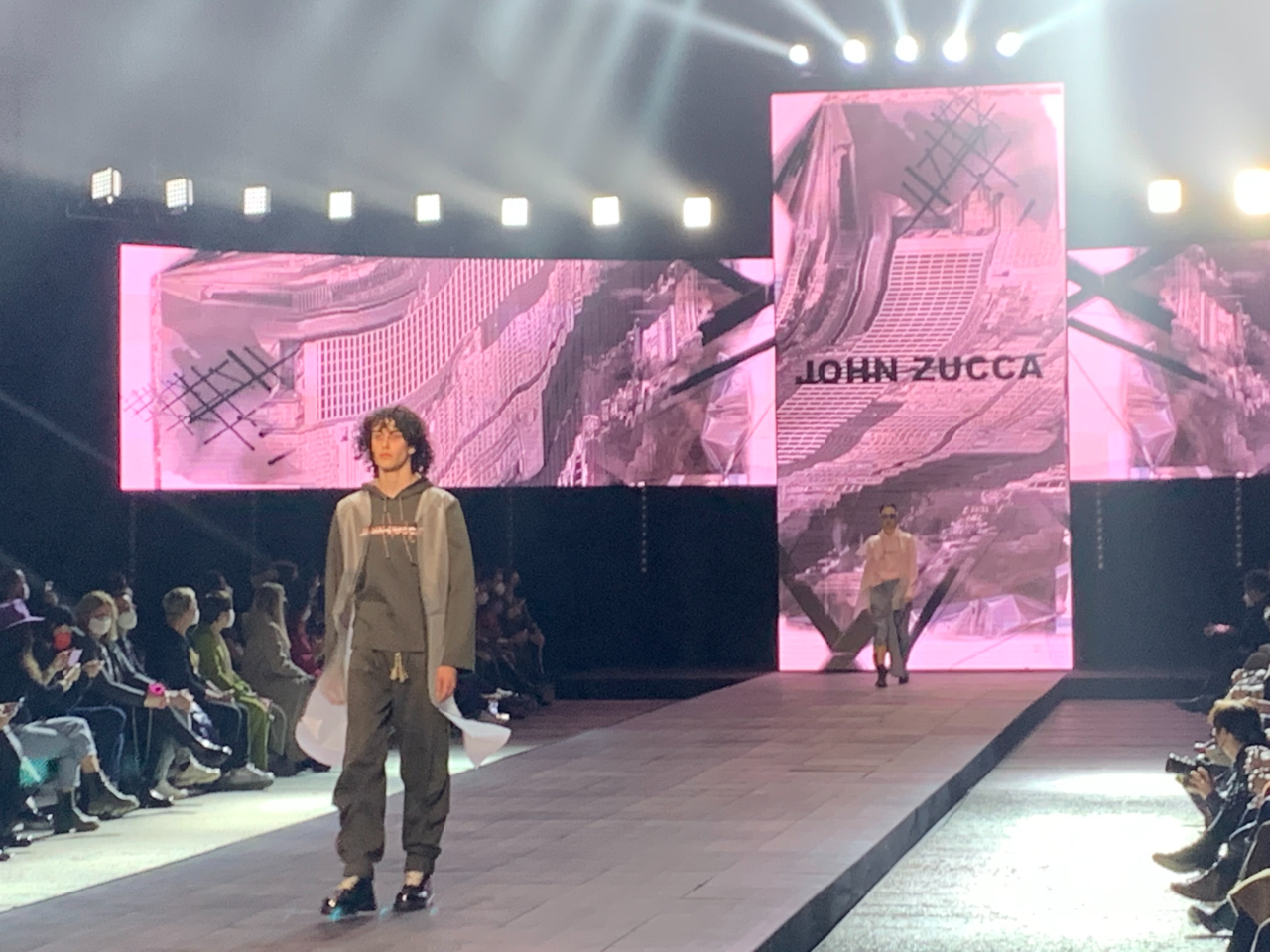 羅馬時裝週(AltaRoma)新銳設計師時裝秀鄭佳弘作品1