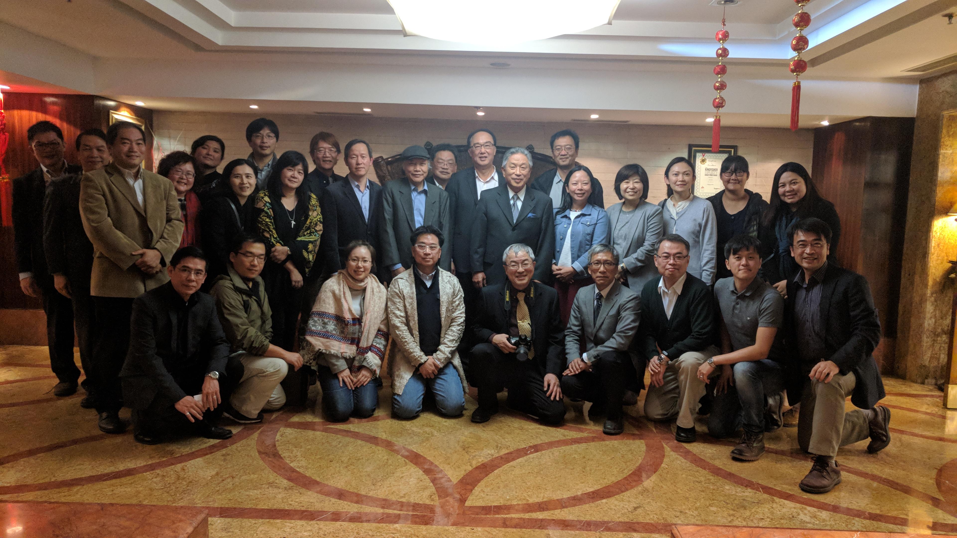 訪團成員與駐印度代表處同仁合照。