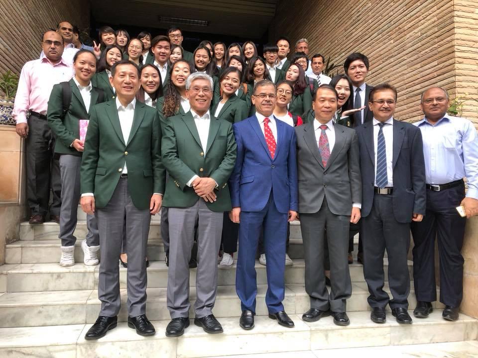 本(9)月5日國際青年大使訪問團拜會亞非農村發展組織(AARDO)秘書處後與該處秘書長Eng. Wassfi Hassan El-Sreihin（前排左三）等合影。