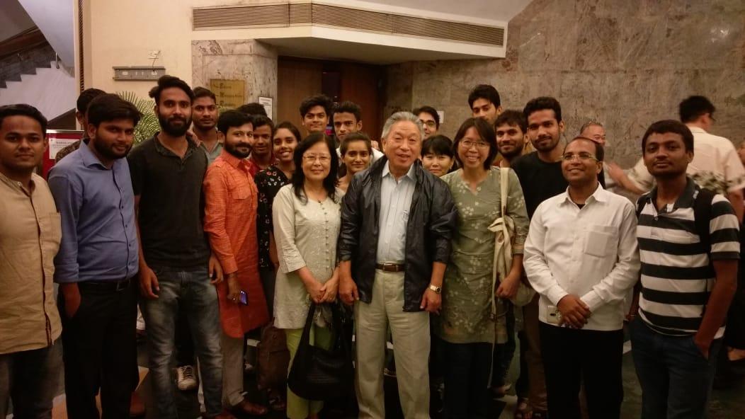 本(107)年9月14日田大使夫婦（前排中）觀賞「紅衣小女孩」後與印度觀眾合影。