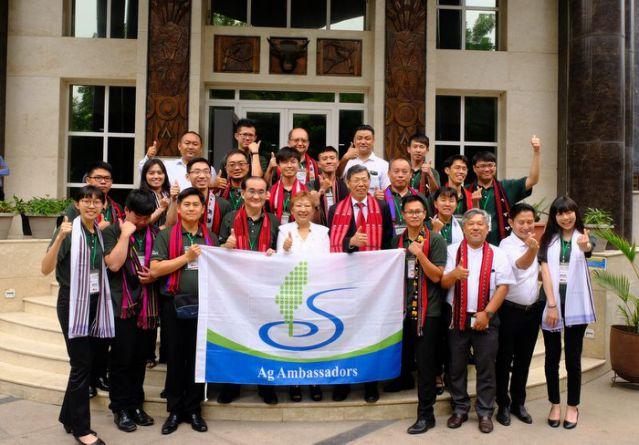 本(8)月24日「2019年新南向農業青年大使訪問團」在印度納加蘭州(Nagaland)駐首都辦公室與農業官員與專家交流後合影，展現台灣青年活力。