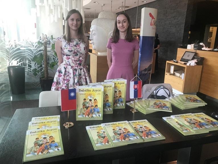 我國童書"喜樂阿嬤"(Babička Joyce)