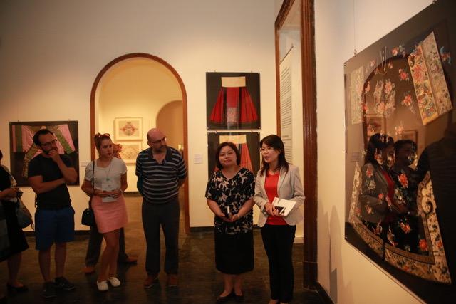 典禮後並由策展人國立歷史博物館研究員張慈安進行導覽