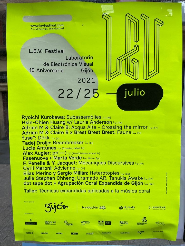 希洪市市中心隨處可見L.E.V.數位藝術節海報，文化部及駐西班牙代表處LOGO清晰可辨