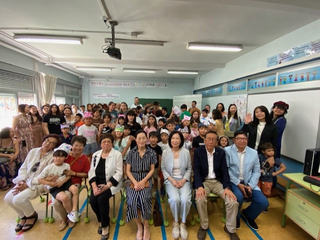張大使與全體出席人員合影

