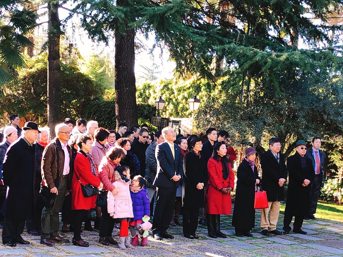 El embajador José María Liu reúne en Madrid a la comunidad taiwanesa para el tradicional acto de izado de bandera del día de  año nuevo y conmemoración de la fundación de la República de China.