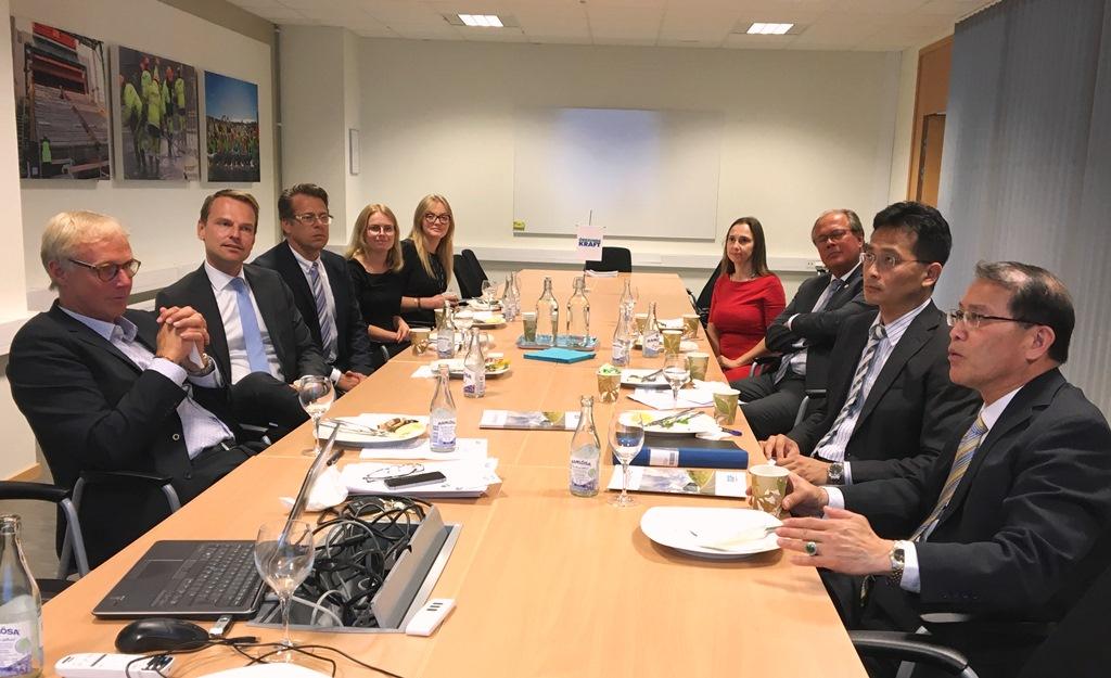 廖大使東周由國會議員Boriana Aberg陪同至赫辛堡拜會市長Peter Danielsson，並參訪Öresundskraft能源公司廢料轉能源廠。