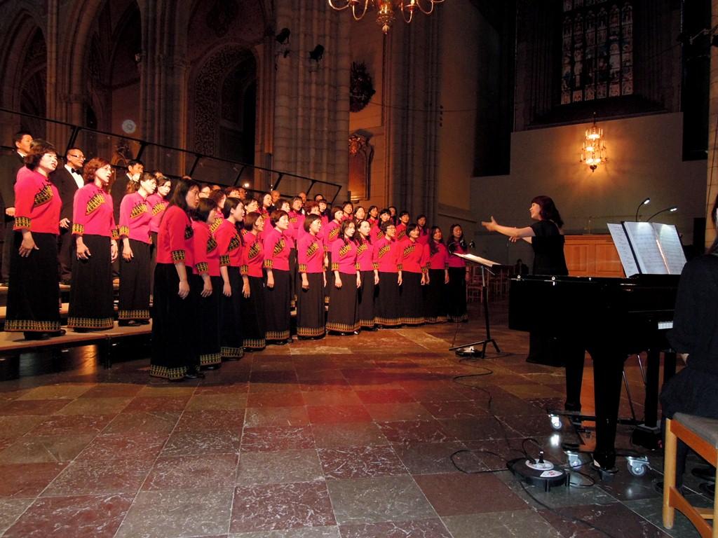 Taiwan Chorus singing a folk song.