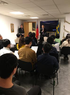 Taiwan’s Ambassador to Sweden Klement Ruey-sheng GU hosts a year-end dinner party on the 30th of December for Taiwanese visiting scholars, graduate students in Sweden and Swedish professors to ring in the New Year 2023.