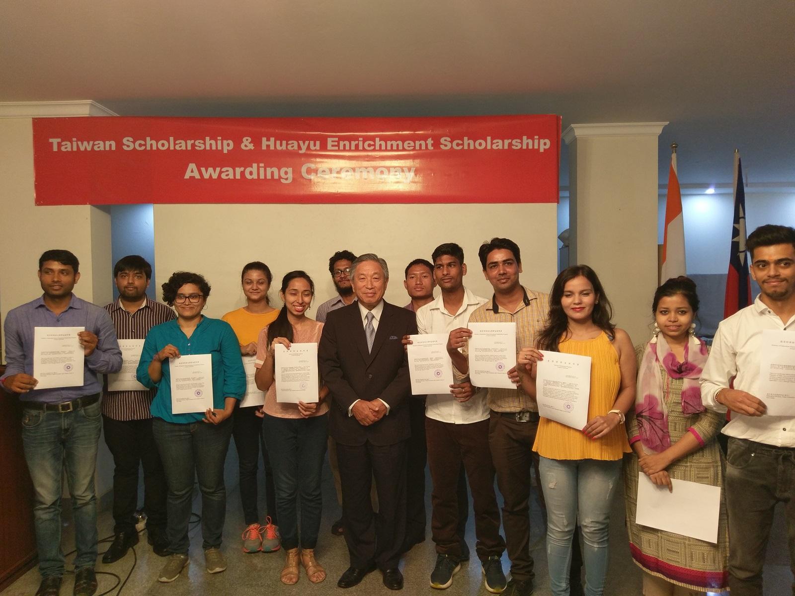 Amb. Tien photographed with the Taiwan Scholarship recipients at TECC.