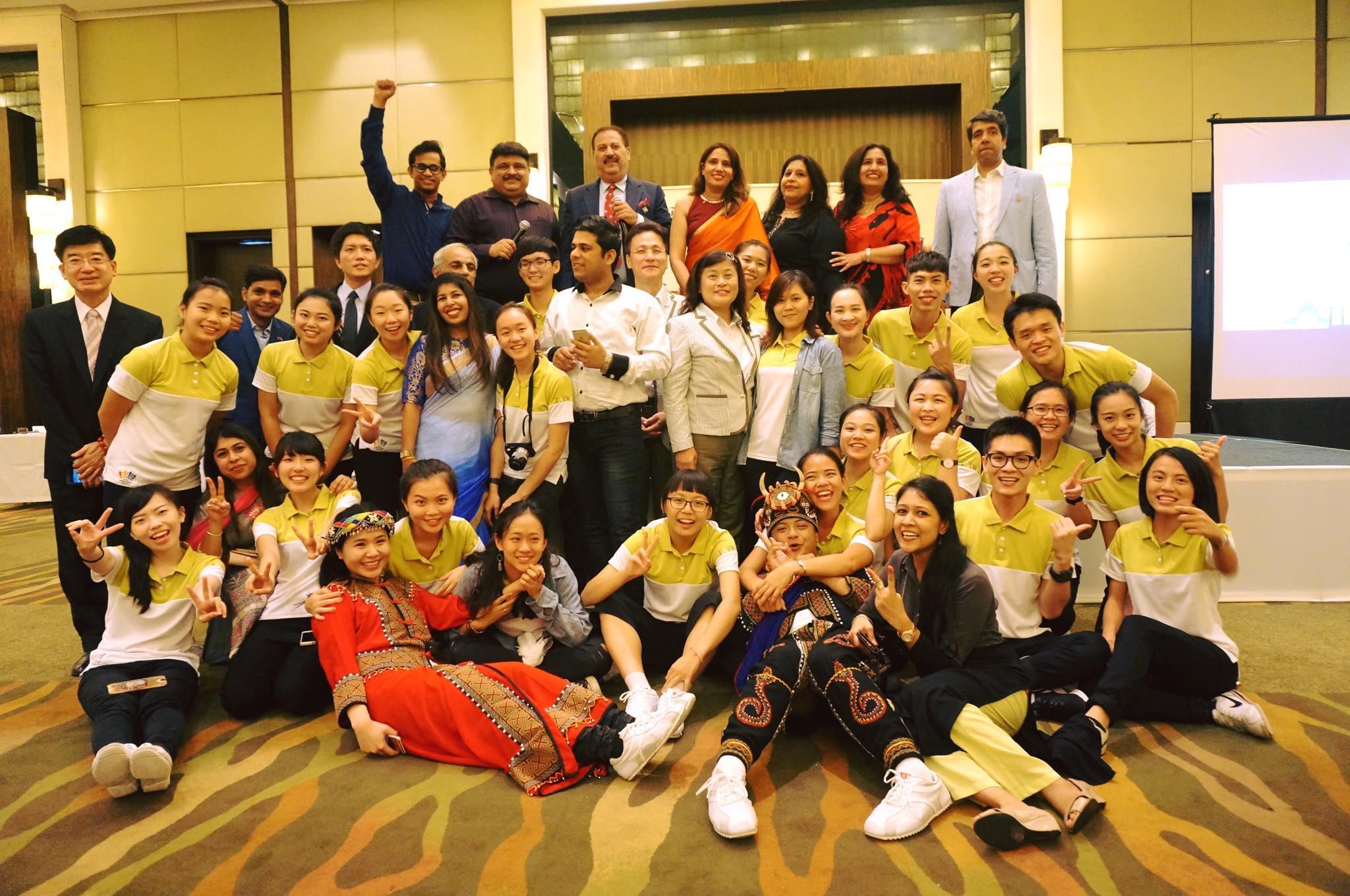 Taiwan Youth Ambassadors photographed with some of the guests attending "Night of Taiwan" reception Sept. 1, 2017.