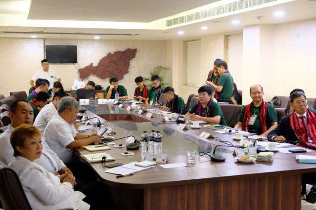 The young agricultural delegation briefs the officials on the agri-developments in Taiwan and their visit purpose at the Nagaland State House in Delhi on Aug. 24, 2019.