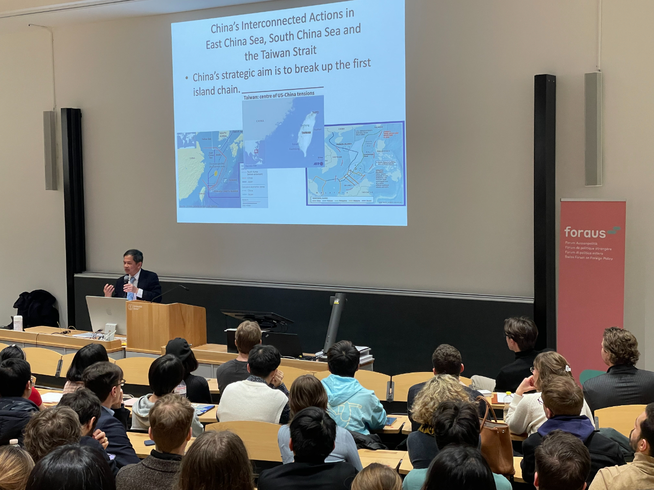 Mar. 7th, Dr. Huang is invited by Swiss foreign policy think tank Foraus to give speech on Security Concerns in the Indo-Pacific: South China Sea and the Taiwan Strait, nearly 200 participants attended the event, including foreign officials, scholars, journalists and students.
