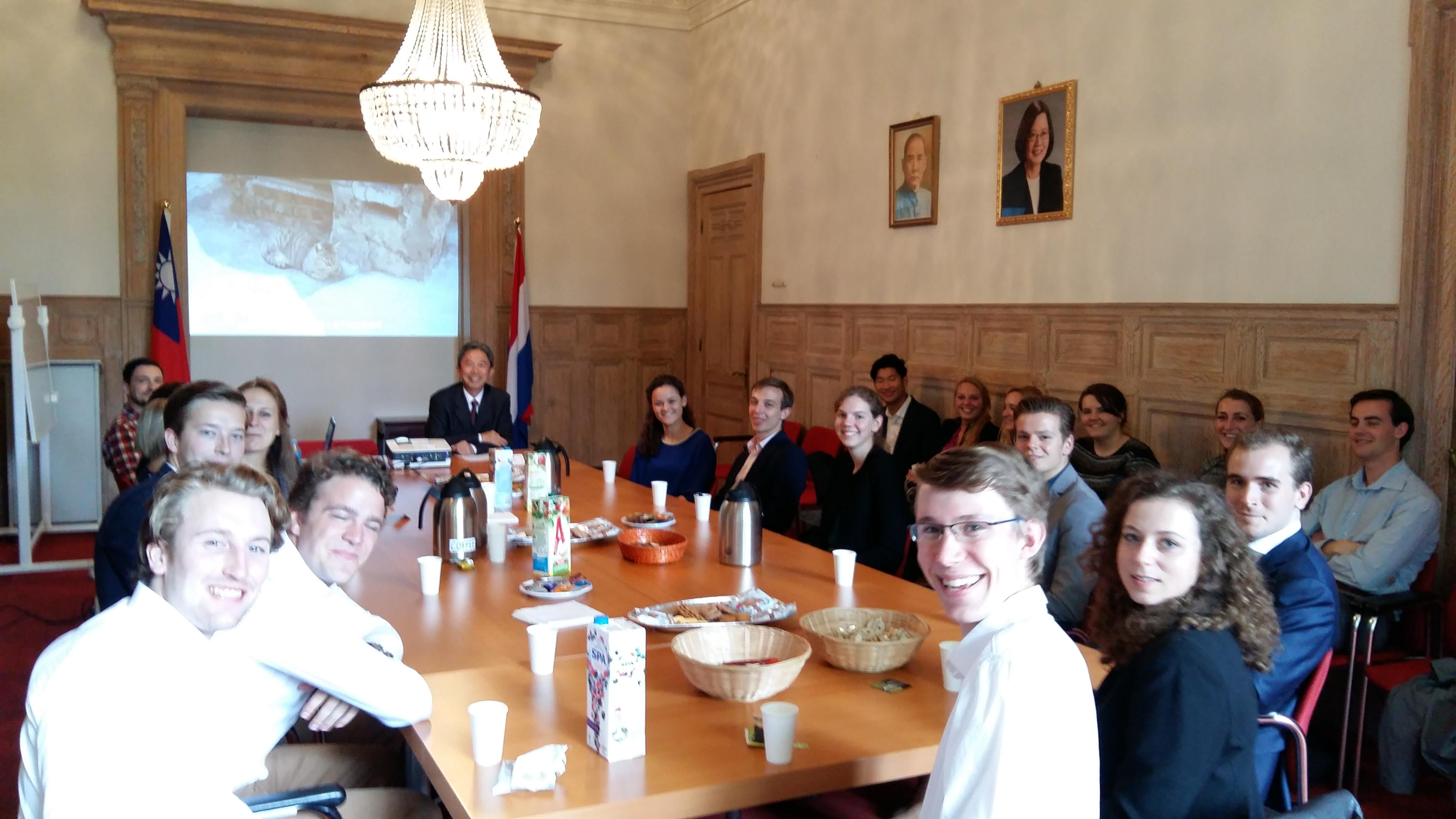 The Netherlands-Asia Hohours Summer School students at the Taipei Representative Office with Ambassador Tom Chou on June 3, 2016.