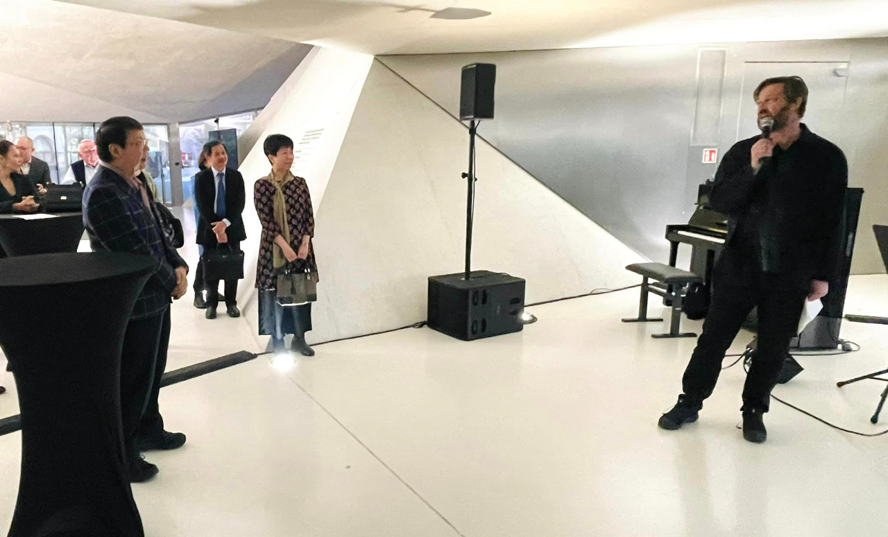 本處出席由駐法國臺灣文化中心(Centre Culturel de Taïwan à Paris)、洛桑十號月台基金會(PLATEFORME10,)、洛桑Vidy劇院(Théâtre de Vidy )、以及瑞士電影資料館(Cinémathèque suisse)共同舉辦之「台灣之夜」。