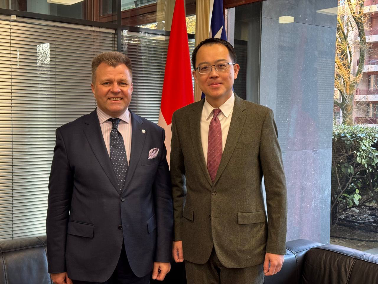 李處長冠德會晤日內瓦立陶宛前外交部政務次長、現為國際組織「民主社群」（Community of Democracies）秘書長阿頓梅納斯（Mantas Adomėnas）