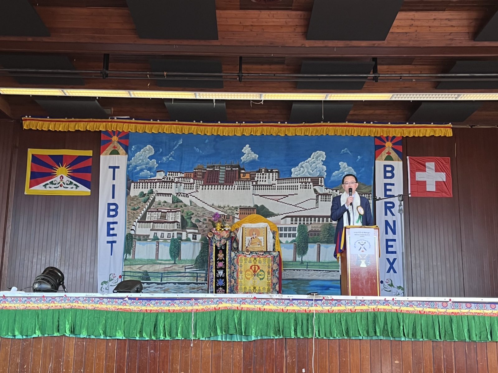 2025.03 李處長祝賀西藏駐團舉辦之藏曆新年-洛薩節(Losar)慶祝活動。
今年藏曆2152年，亦是木蛇年，象徵著成長、變化與轉變。
台灣與西藏有眾多共享價值。面對挑戰，我們共同守護珍貴的藏族文化、宗教與人權!