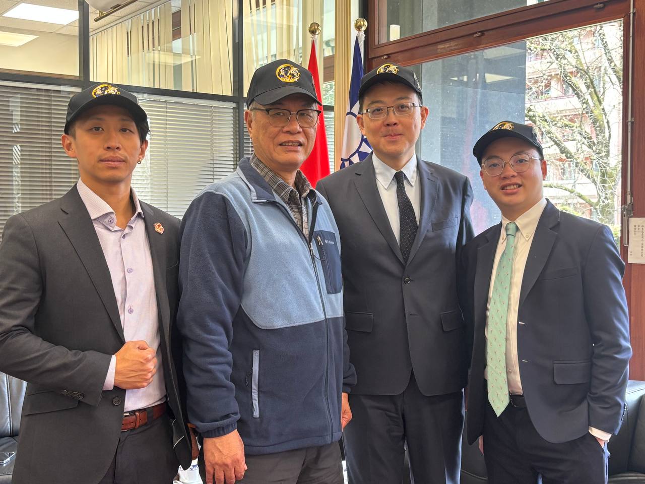 本處歡迎內政部消防署特種搜救隊 NFA Special Search &amp; Rescue Team陳義豐隊長及沈副中隊長凡傑來處拜會，並就台灣搜救隊參與國際救援行動（尤其是2023年參與土耳其地震救援）的經驗、與國際夥伴共同合作及訓練的情形等深入交換意見。