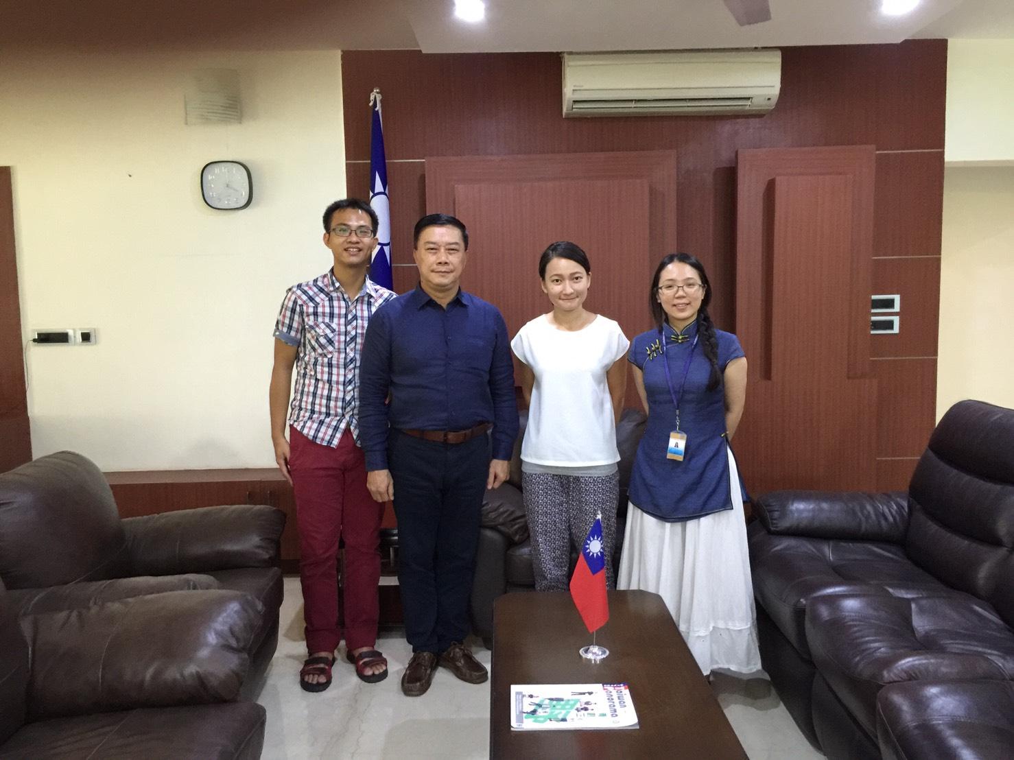 李朝成處長(左2)

陳奕勳老師(左)

張瓊文老師(右2)

鄒婉育老師(右)
