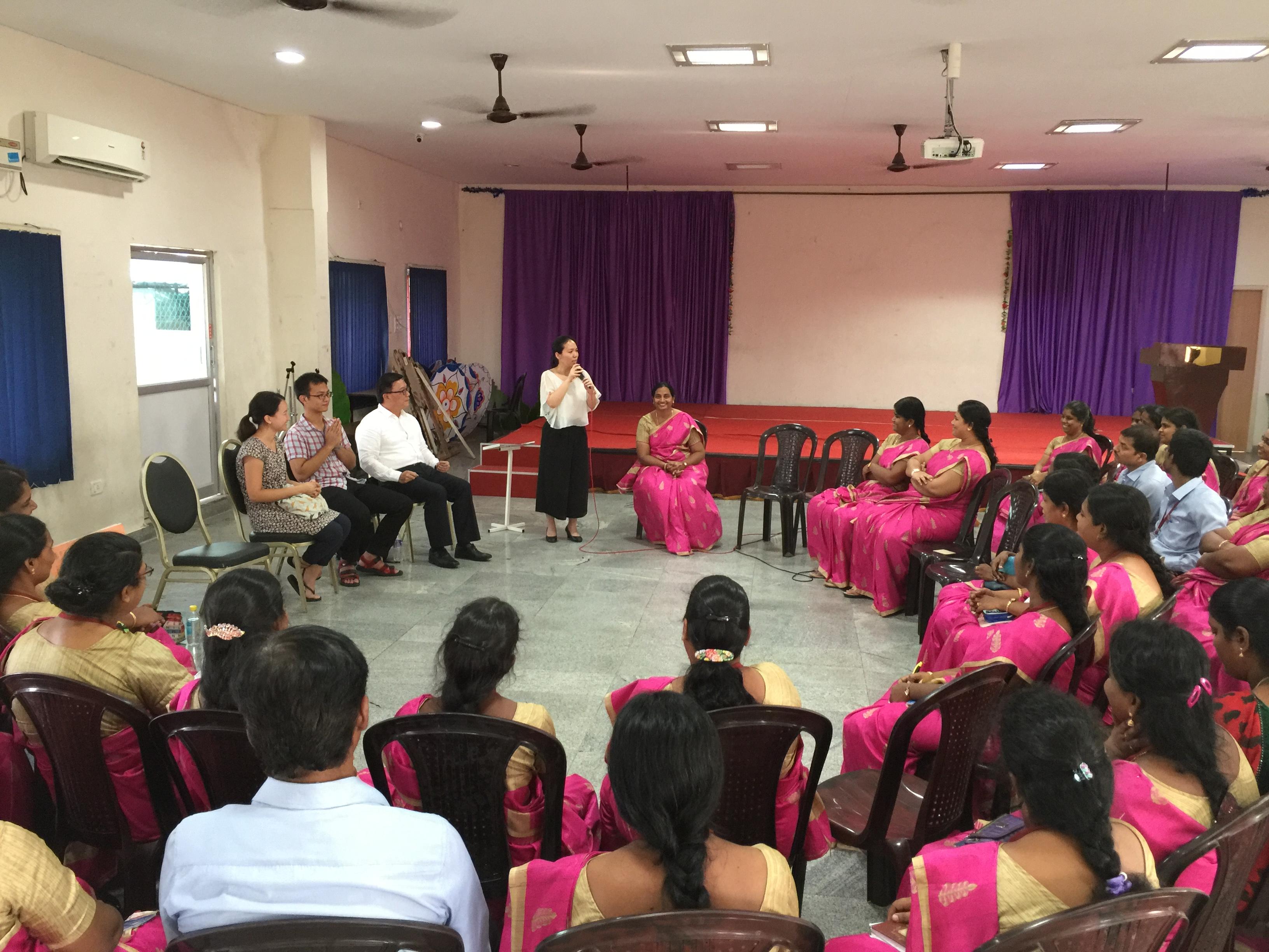 SRM大學鄒宛育老師(站立致詞者)