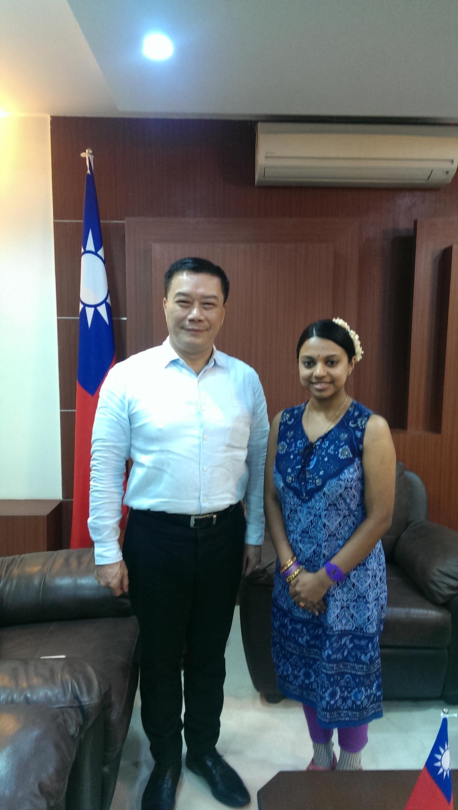 李朝成處長（左）；Ms. Ratna Venkat（右）
