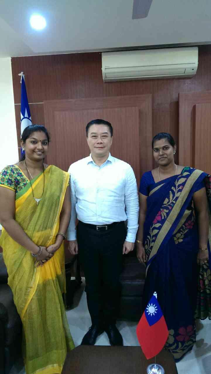 李朝成處長(中);Sujatha Dhanasekaran(右);Preethi Gopal(左)