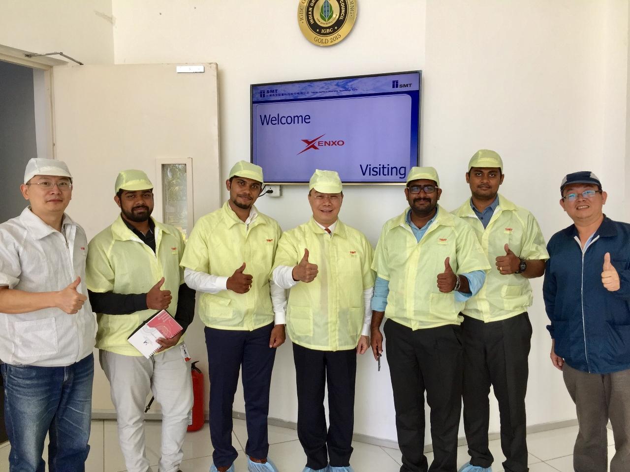 駐清奈辦事處李朝成處長(中)陪同印度新創公司Xenxo重要幹部參訪臺灣表面黏著科技公司清奈廠，受到王耀毅廠長（右一）及王少甫經理（左一）等人熱烈歡迎.2018.07.02