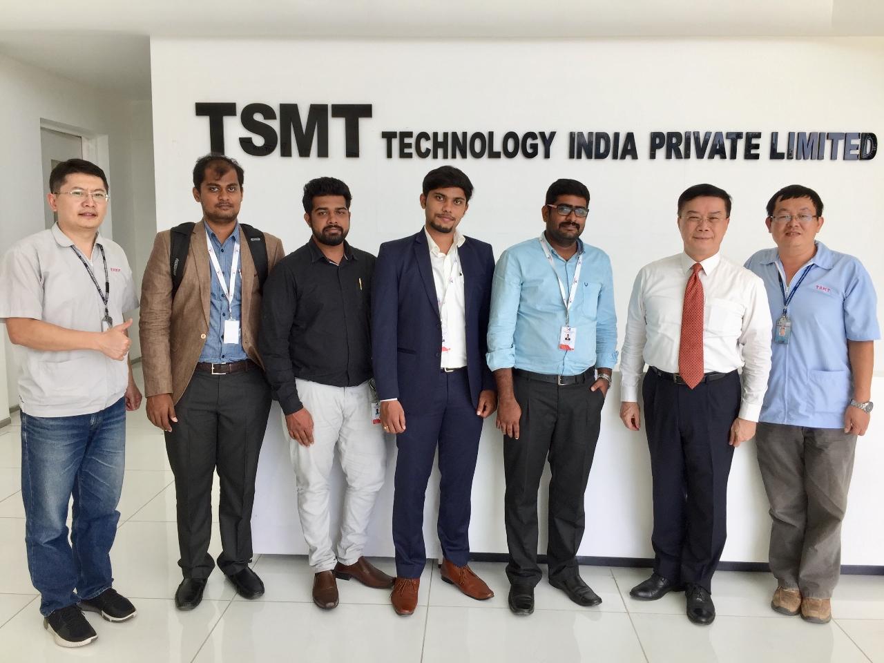 駐清奈辦事處李朝成處長(右二)陪同印度新創公司Xenxo重要幹部參訪臺灣表面黏著科技公司清奈廠，受到王耀毅廠長（右一）及王少甫經理（左一）等人熱烈歡迎.2018.07.02