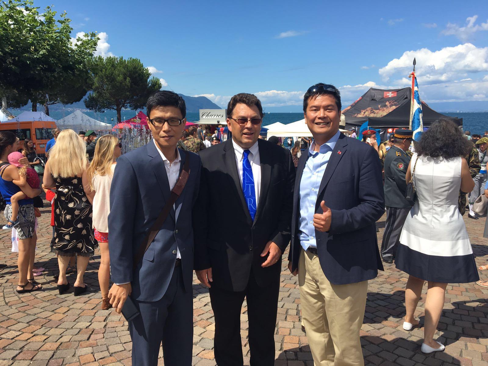 Photo with Mayor Laurent Whehrl