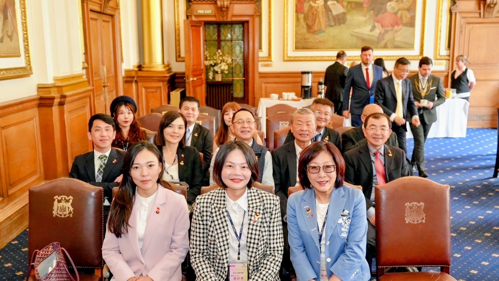 Speaker KANG took photo with President and Vice-President of the Citizen Diplomacy Group of KCC, Ms. Yung-Yu TANG and Ms.Chiao-Yin PAI, and others councillors.
