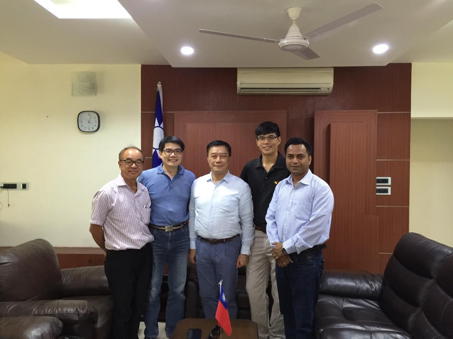 Director General Charles Li (Center)
Mr. George Lin (L)
Mr. Chang Cheng Li (L2)
