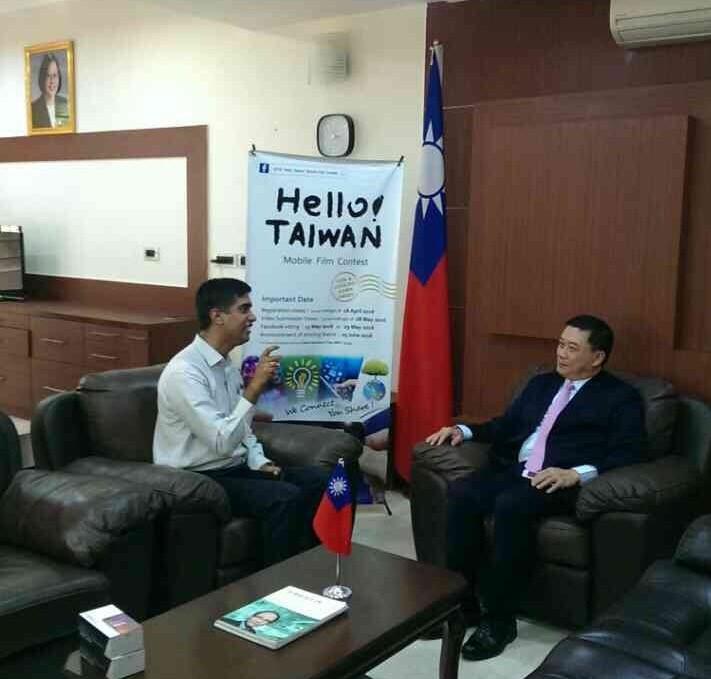 Director General Charles Li (R); Mr. Premjith Krishnan(L)