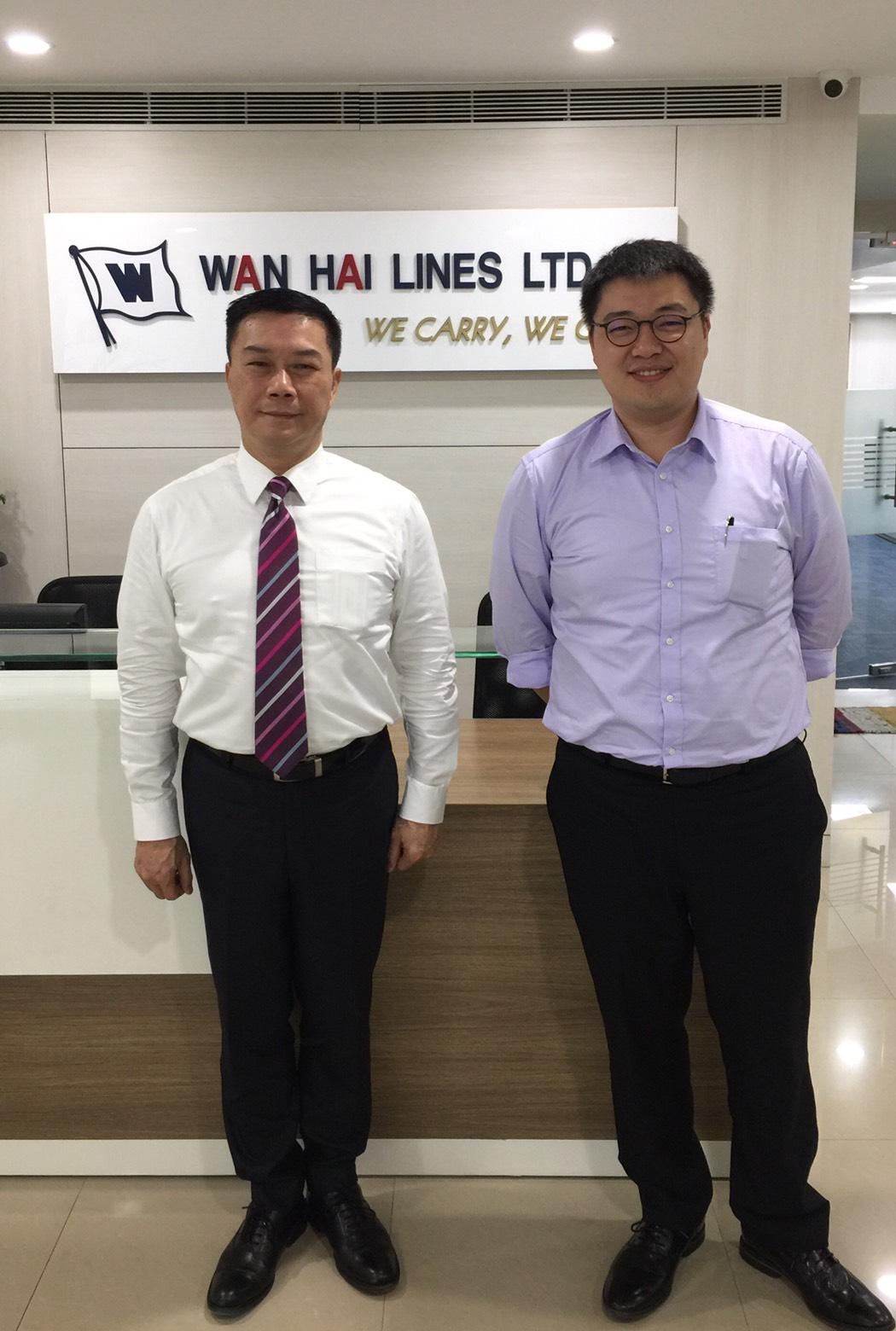 Director General Charles Li (L); Mr. Austin Kao (R)
27 December 2016
