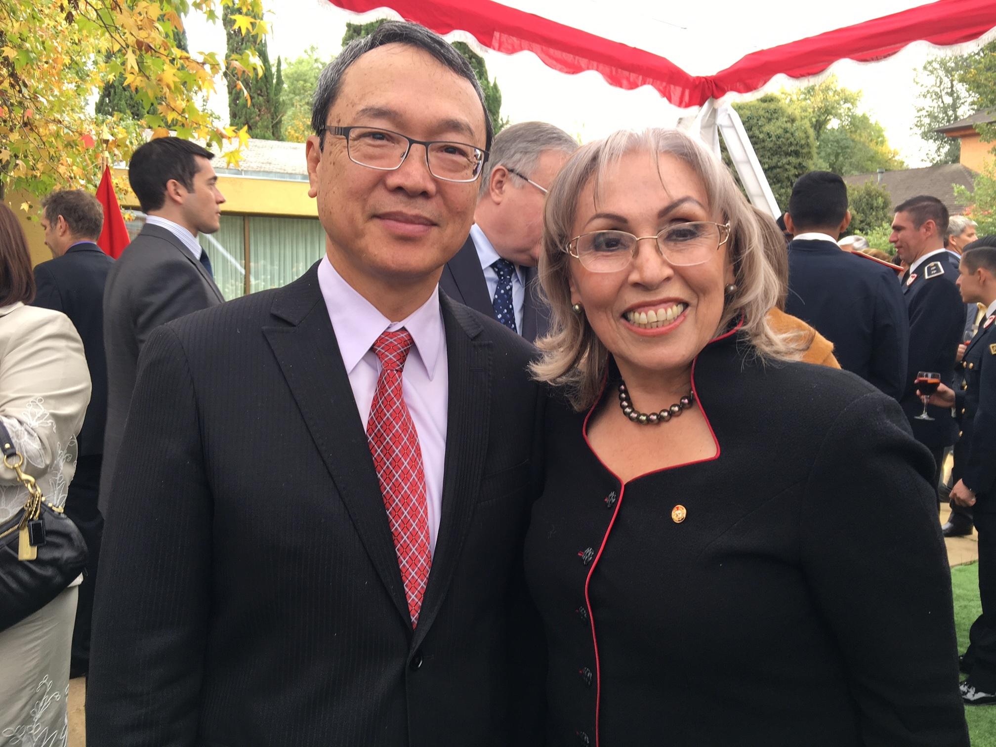 陳大使新東與巴拉圭大使Nimia Oviedo de Torales合影