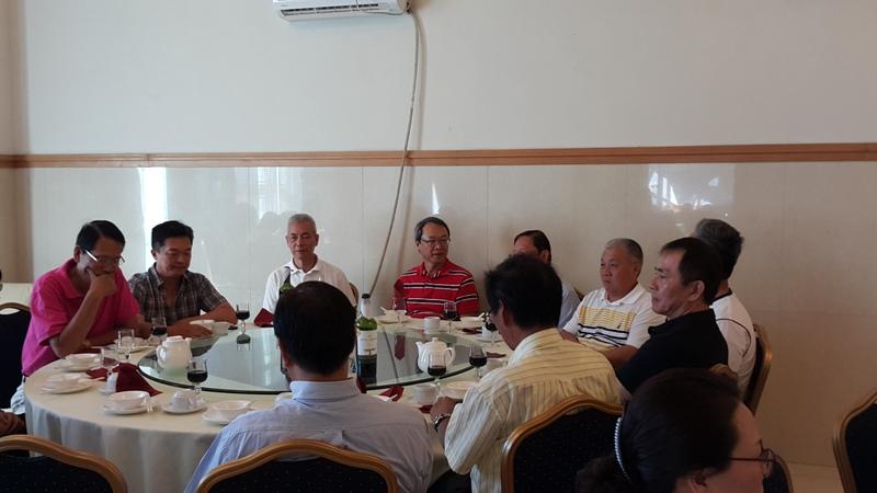陳大使與僑領餐敘交換意見