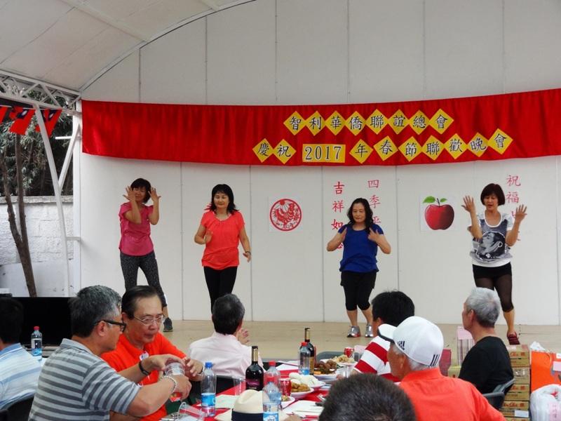 僑社及代表處組成舞蹈演出 